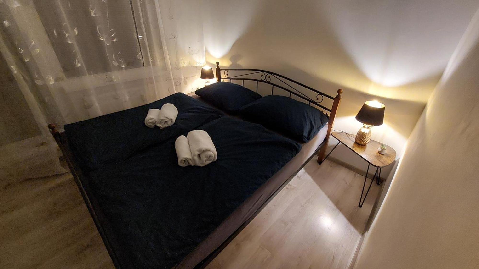 Apartman Surany Buitenkant foto