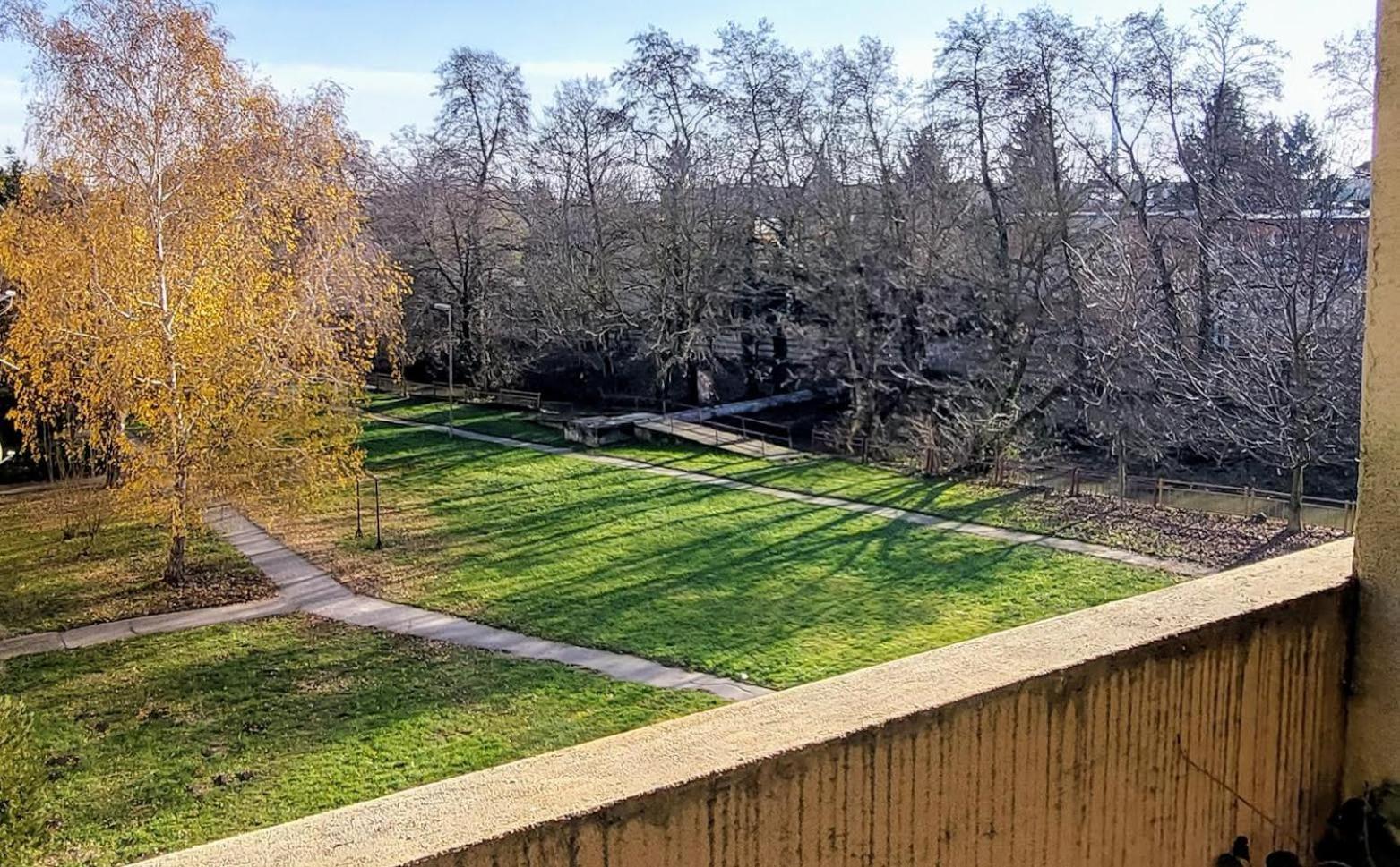 Apartman Surany Buitenkant foto