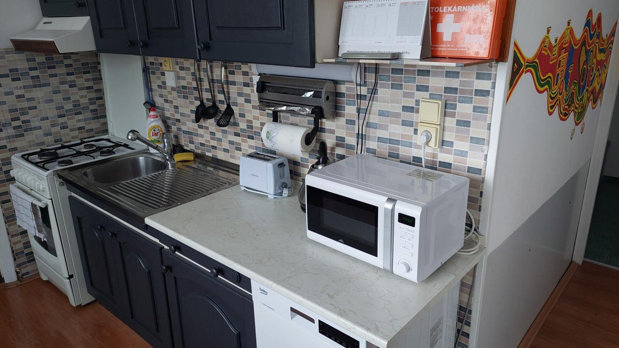 Apartman Surany Buitenkant foto